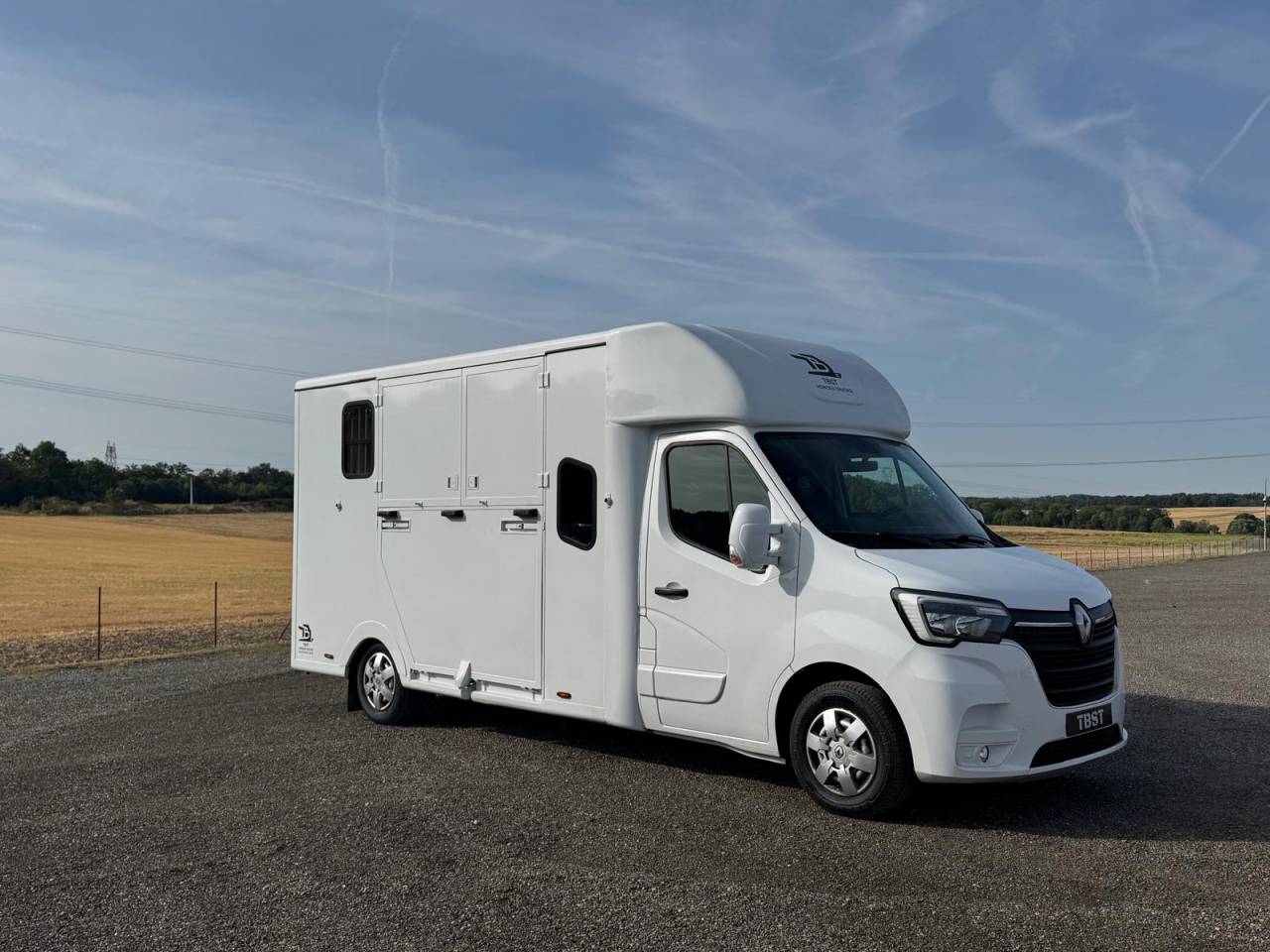 Furgoneta para caballos TBST RENAULT MASTER 2023 De segunda mano