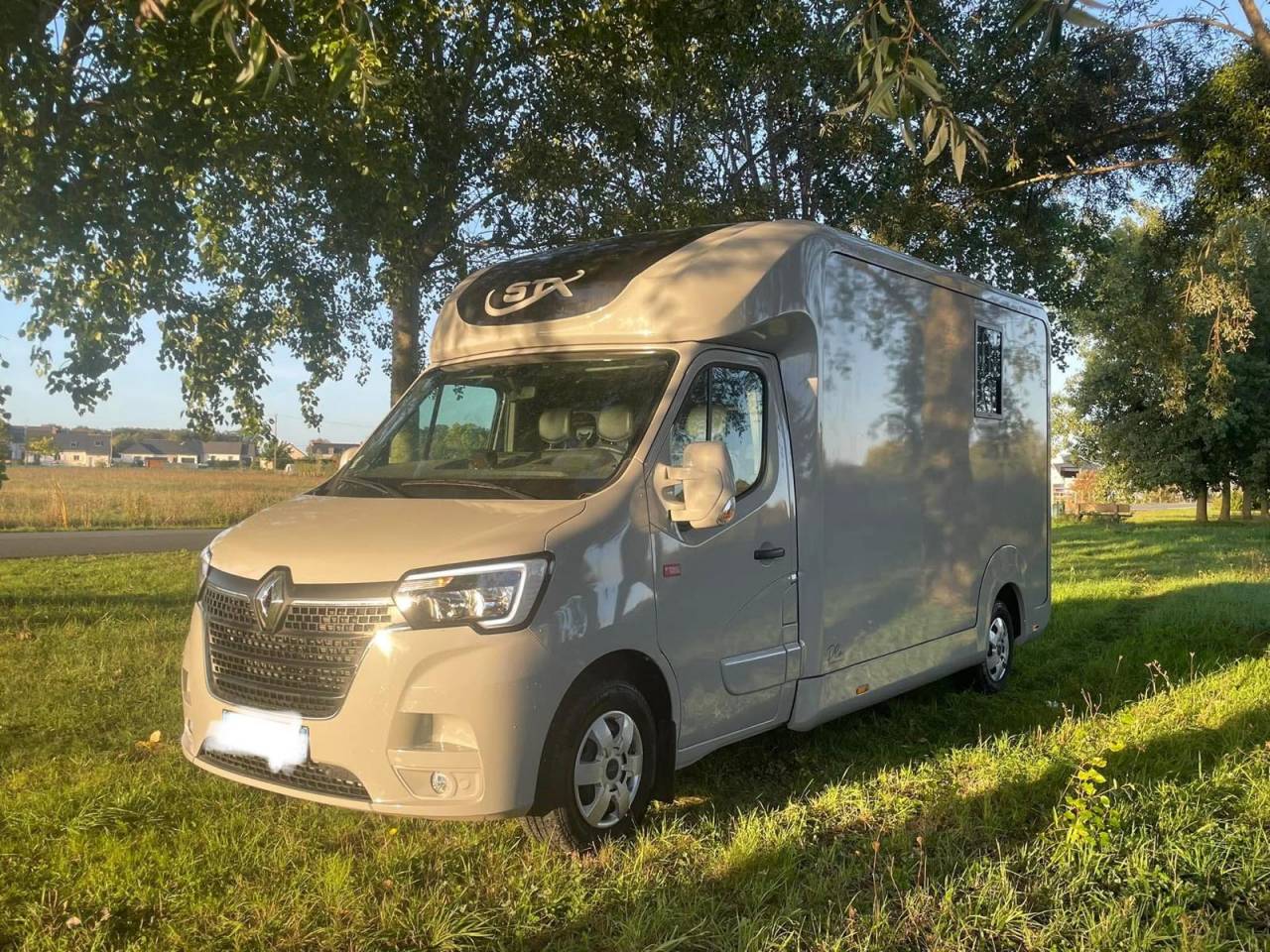 Furgoneta para caballos STX Renault Master 2022 Nuevo