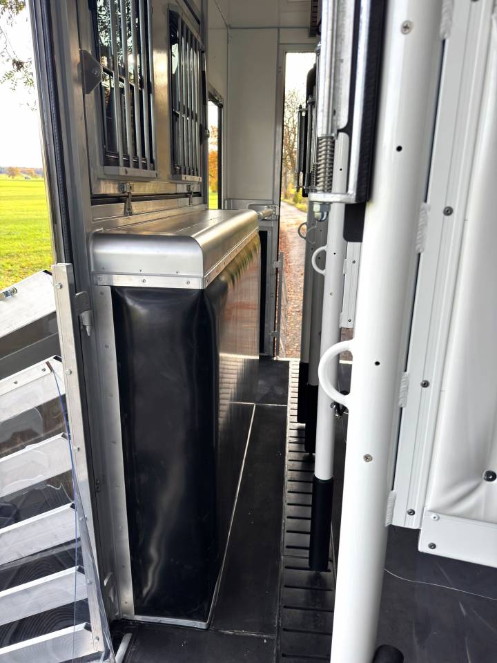 Cami&oacute;n para caballos Man MAN TGM 15.290 WMS POP OUT 2026 Nuevo