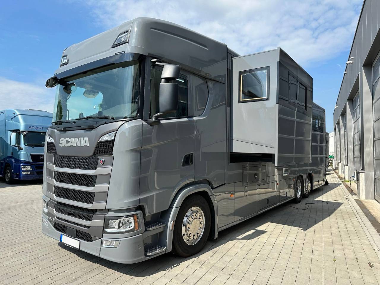 Cami&oacute;n para caballos HTI SCANIA S450 HTI PROFESSIONAL DOUBLE POP OUT & POP  2026 Nuevo