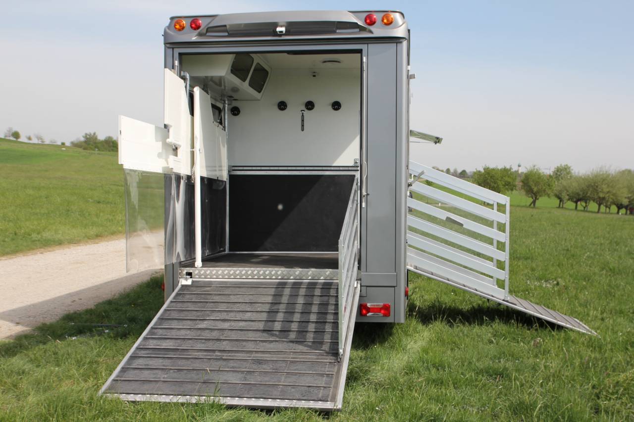 Cami&oacute;n para caballos Iveco IVECO DAILY 70C21 WMS POP OUT 2026 Nuevo