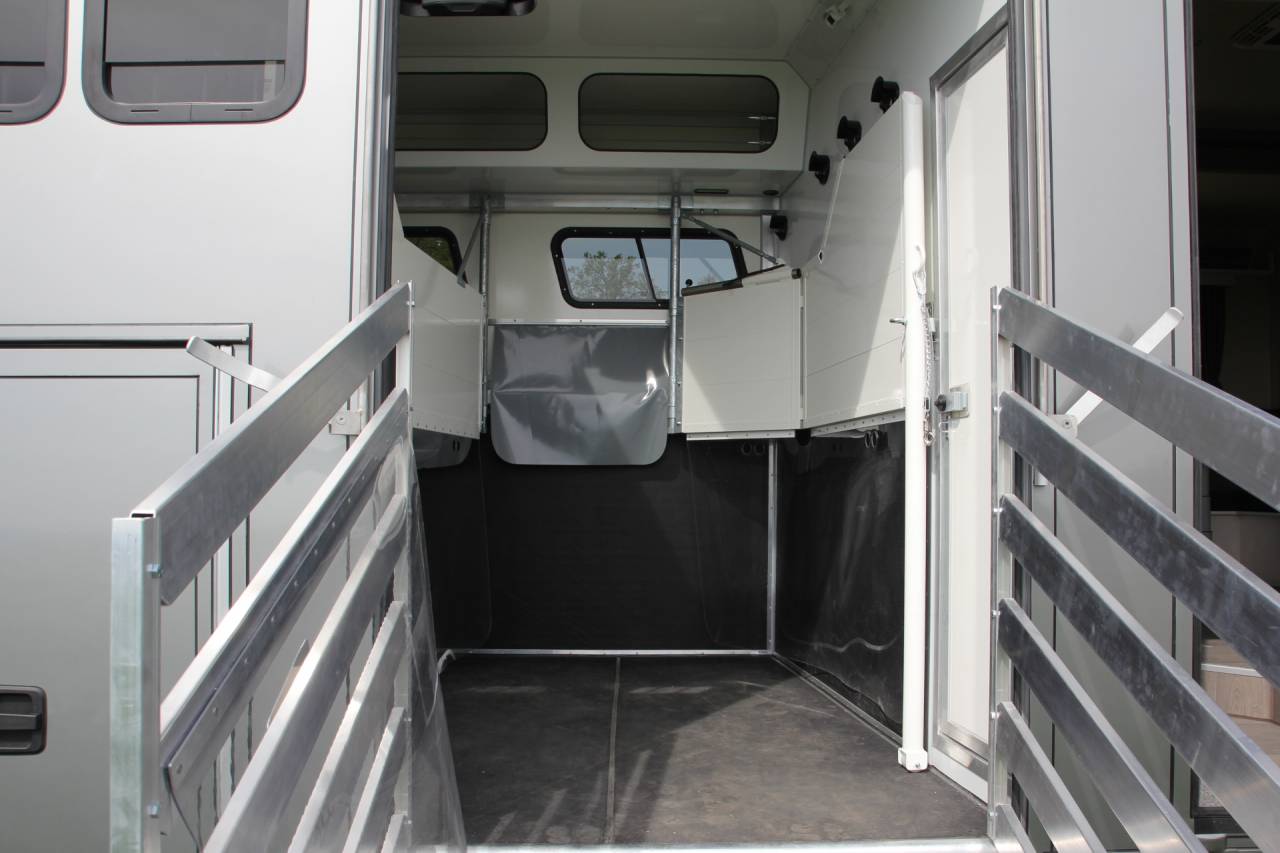 Cami&oacute;n para caballos Iveco IVECO DAILY 70C21 WMS POP OUT 2026 Nuevo
