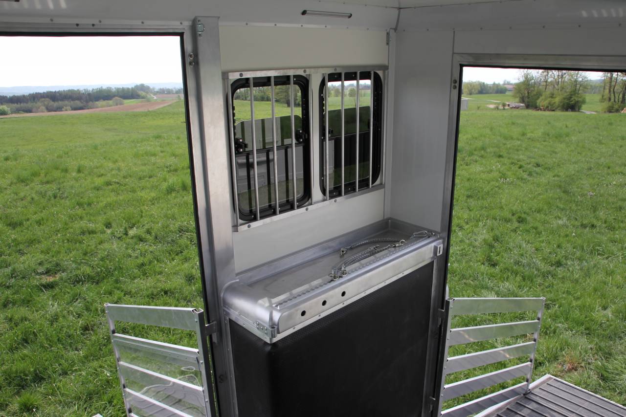 Cami&oacute;n para caballos Iveco IVECO DAILY 70C21 WMS POP OUT 2026 Nuevo