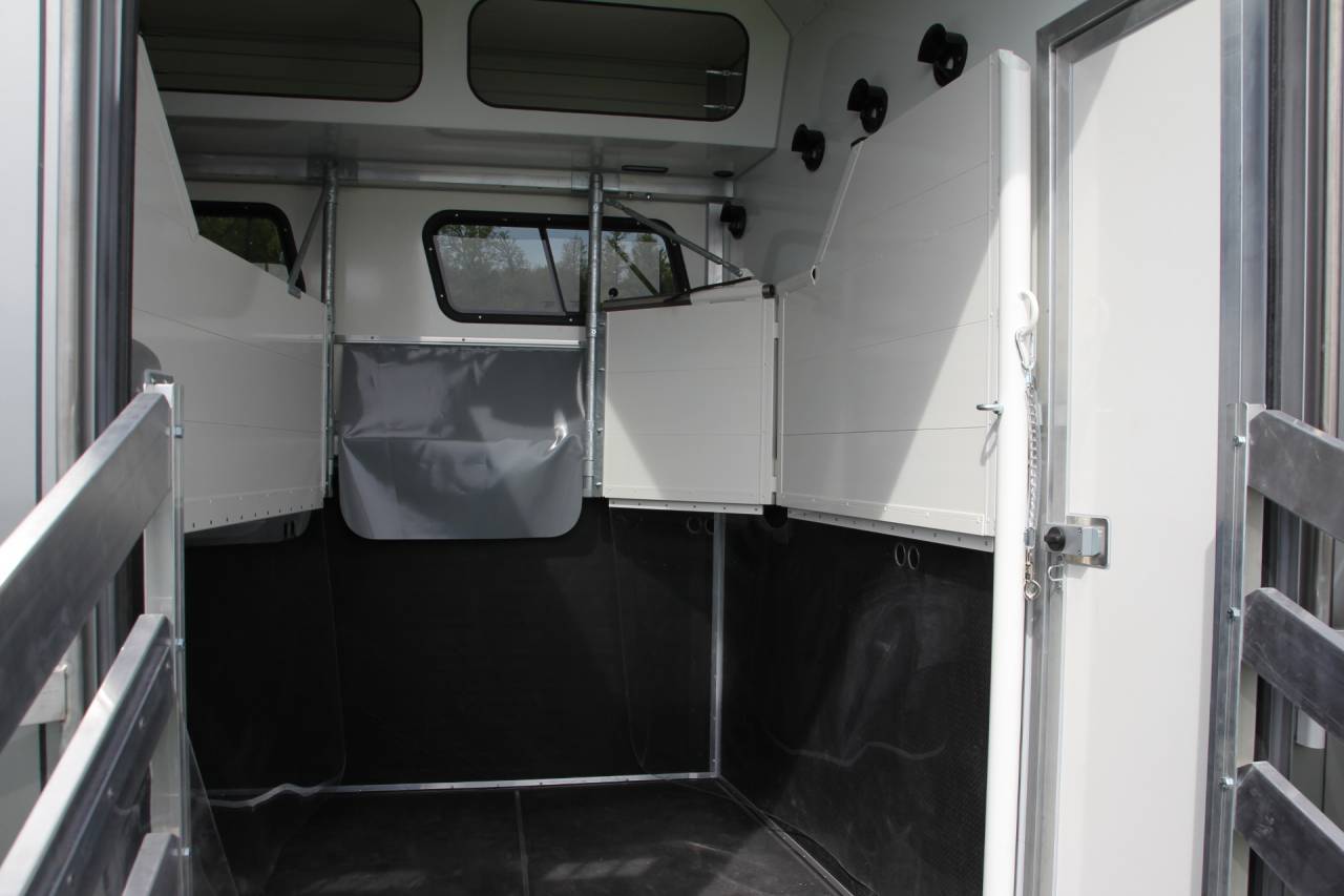 Cami&oacute;n para caballos Iveco IVECO DAILY 70C21 WMS POP OUT 2026 Nuevo