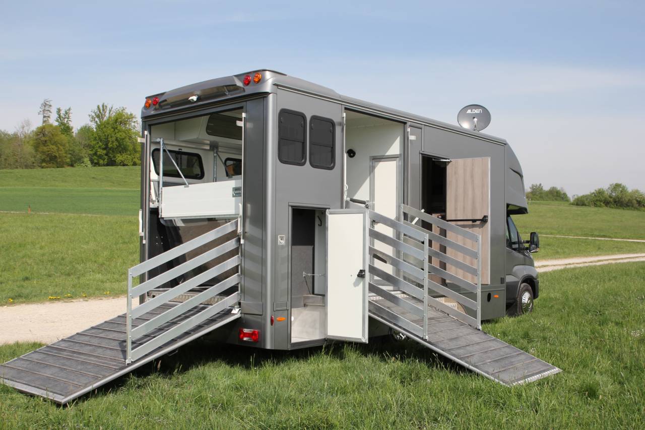 Cami&oacute;n para caballos Iveco IVECO DAILY 70C21 WMS POP OUT 2026 Nuevo