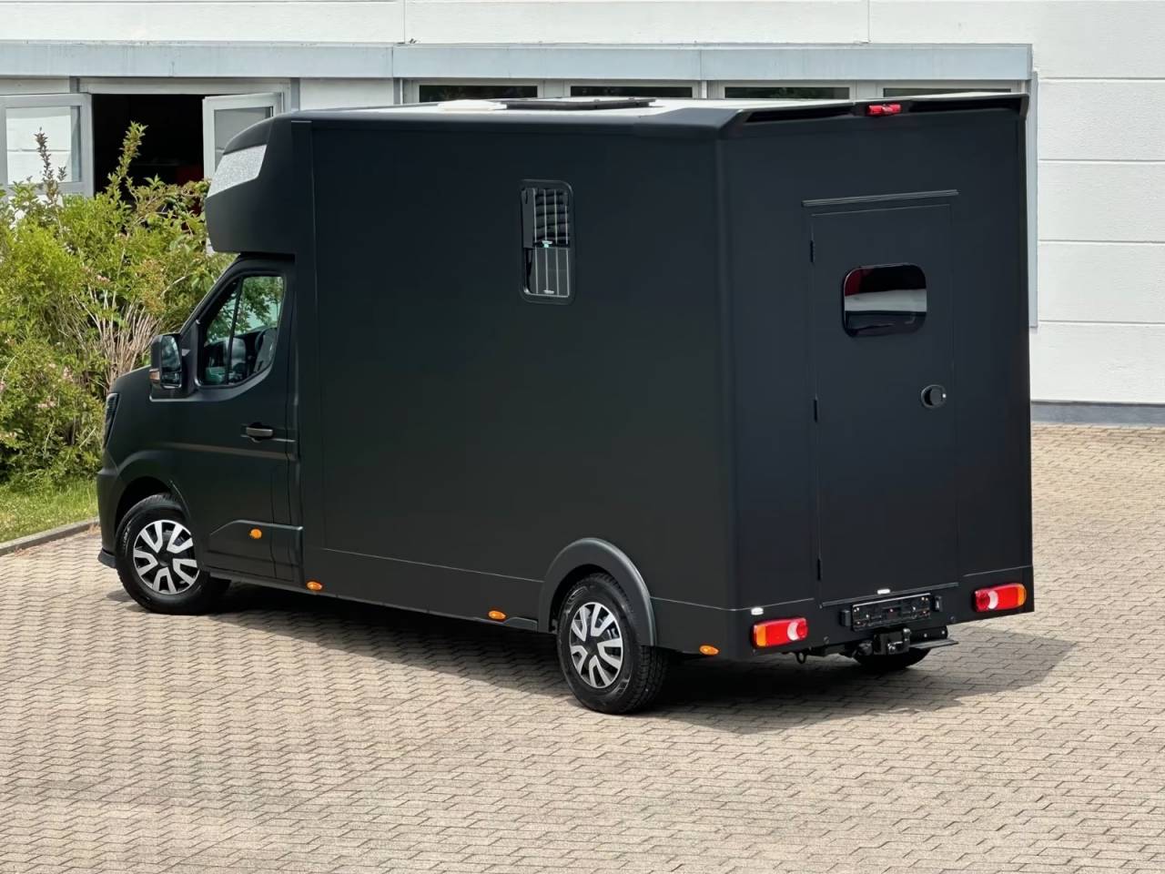 Furgoneta para caballos Renault RENAULT MASTER 170 MSG STALLION LIGHT AUTOMATIQUE 2026 Nuevo