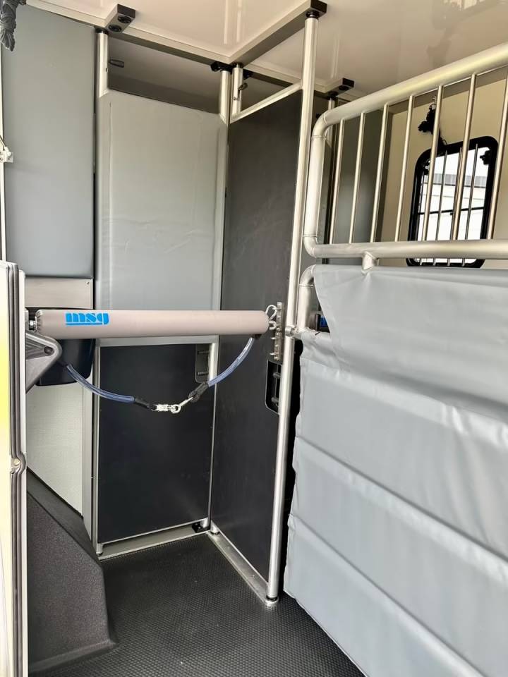 Furgoneta para caballos Renault RENAULT MASTER 170 MSG STALLION LIGHT AUTOMATIQUE 2026 Nuevo