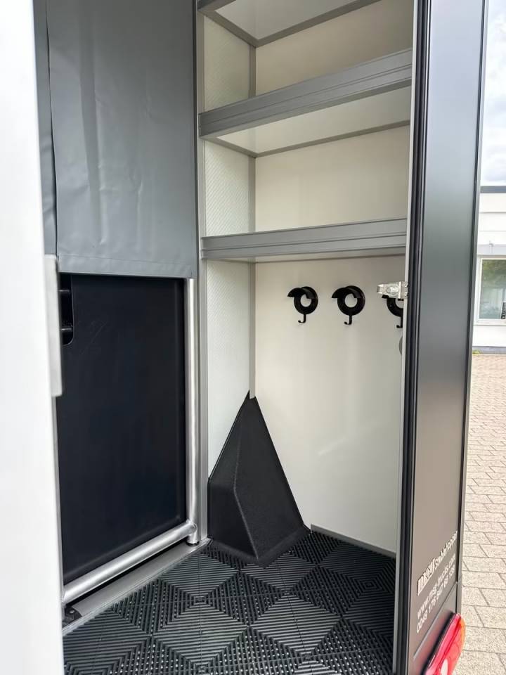 Furgoneta para caballos Renault RENAULT MASTER 170 MSG STALLION LIGHT AUTOMATIQUE 2026 Nuevo