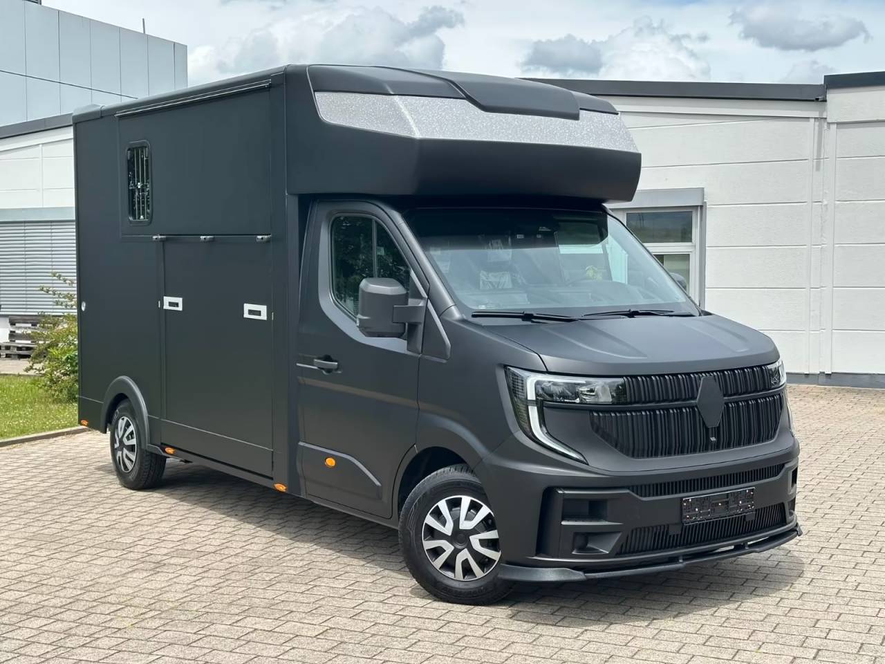 Furgoneta para caballos Renault RENAULT MASTER 170 MSG STALLION LIGHT AUTOMATIQUE 2026 Nuevo