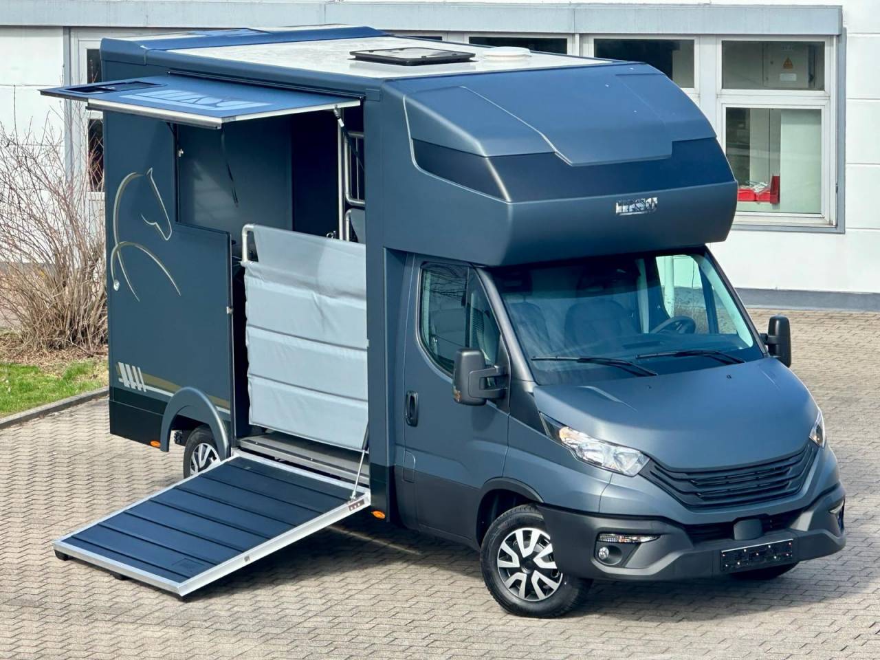 Furgoneta para caballos Iveco IVECO DAILY 35-210 HI-MATIC MSG STALLION LIGHT 2026 Nuevo