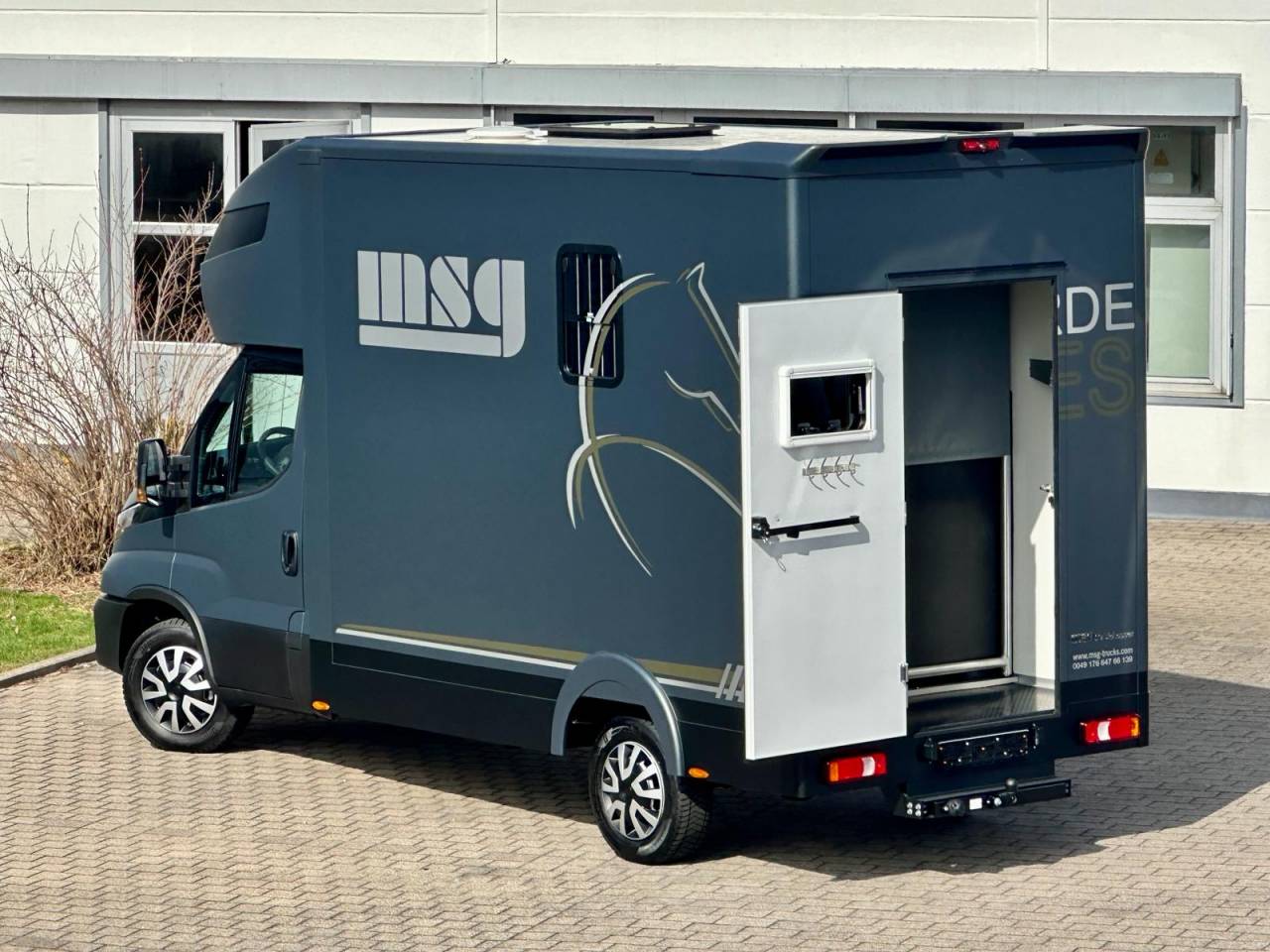 Furgoneta para caballos Iveco IVECO DAILY 35-210 HI-MATIC MSG STALLION LIGHT 2026 Nuevo