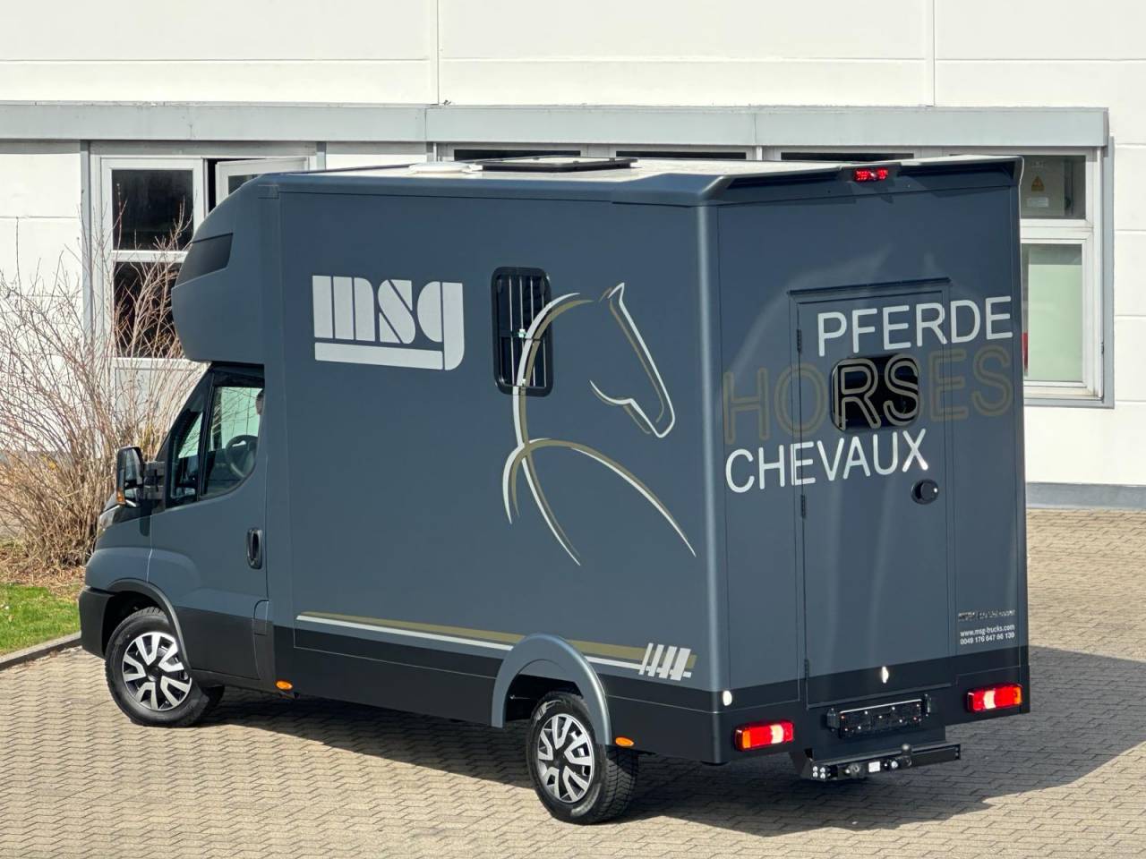 Furgoneta para caballos Iveco IVECO DAILY 35-210 HI-MATIC MSG STALLION LIGHT 2026 Nuevo