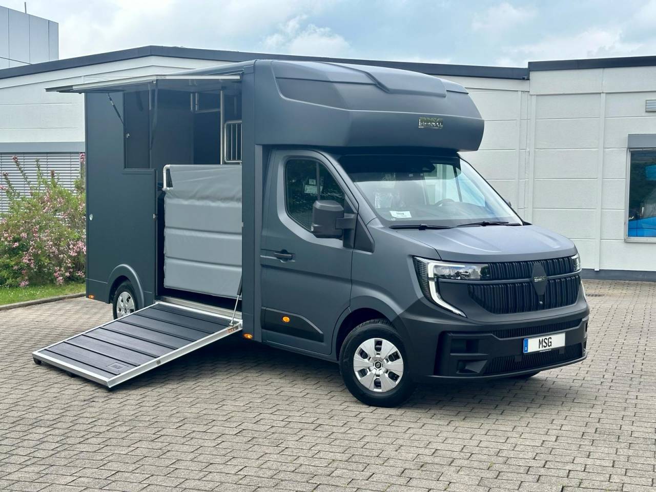 Furgoneta para caballos Renault RENAULT MASTER 170 MSG STALLION LIGHT AUTOMATIQUE 2026 Nuevo