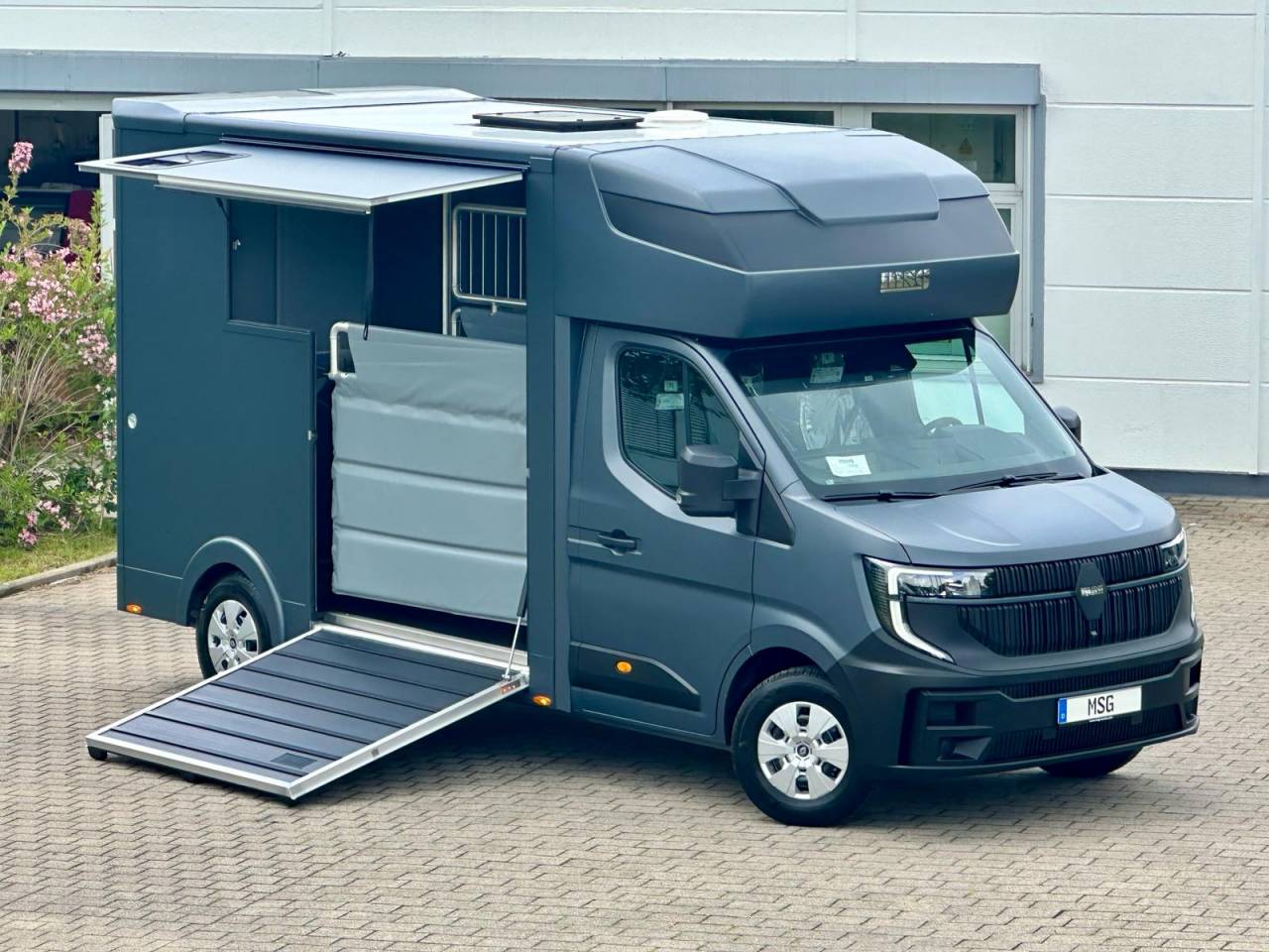 Furgoneta para caballos Renault RENAULT MASTER 170 MSG STALLION LIGHT AUTOMATIQUE 2026 Nuevo