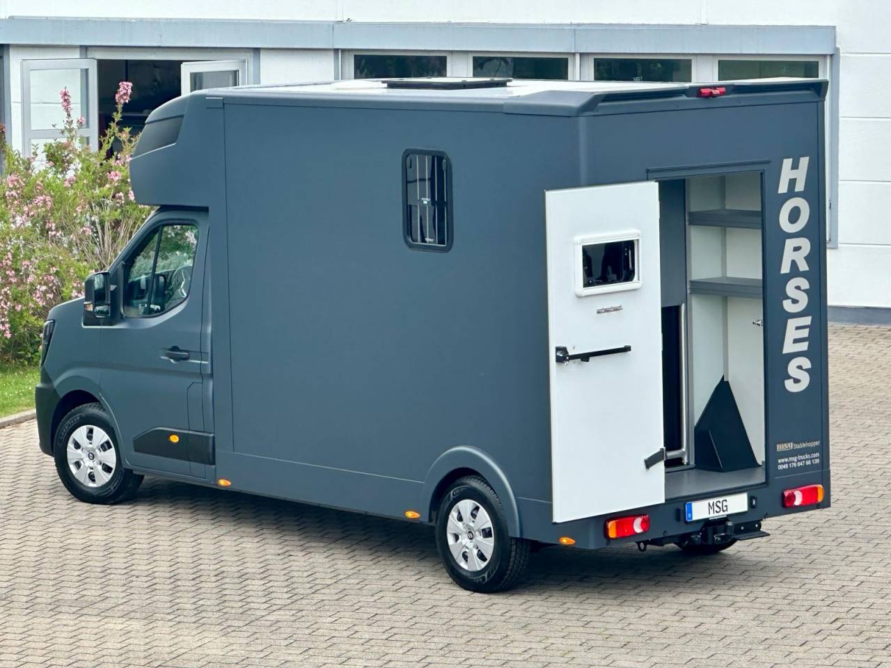 Furgoneta para caballos Renault RENAULT MASTER 170 MSG STALLION LIGHT AUTOMATIQUE 2026 Nuevo