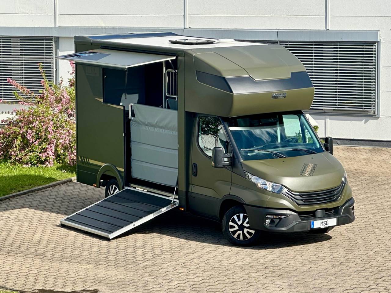 Furgoneta para caballos Iveco IVECO DAILY 35-210 HI-MATIC MSG STALLION LIGHT 2026 Nuevo