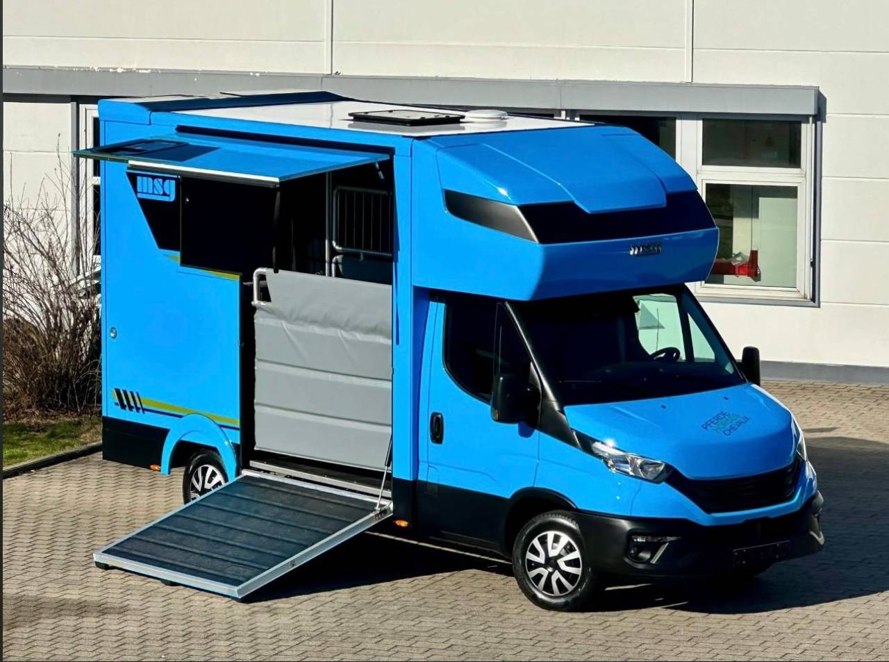 Furgoneta para caballos Iveco IVECO DAILY 35-210 HI-MATIC MSG STALLION LIGHT 2026 Nuevo