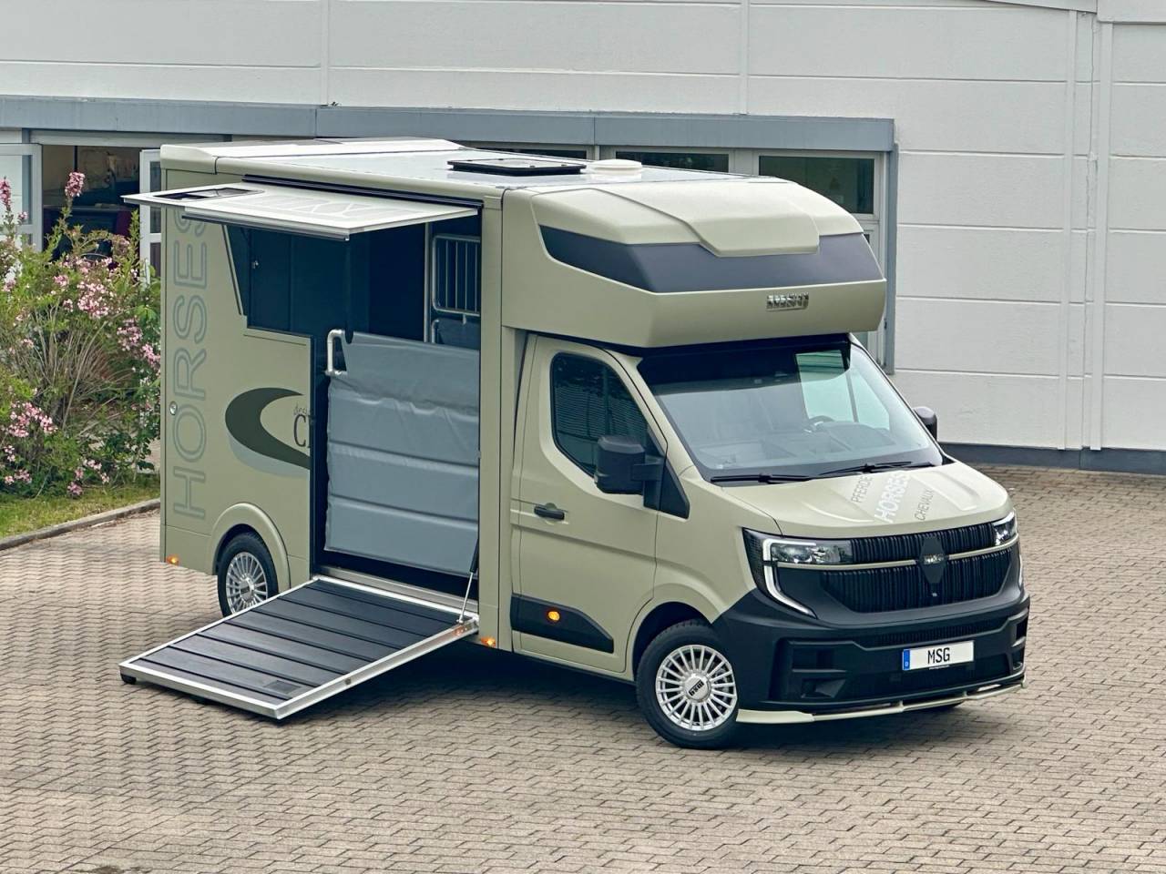 Furgoneta para caballos Renault RENAULT MASTER 170 MSG STALLION LIGHT AUTOMATIQUE 2026 Nuevo