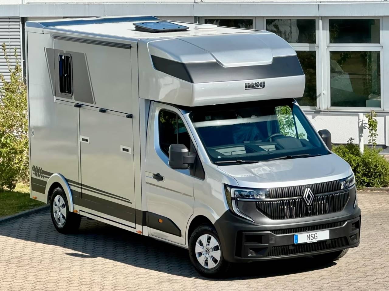 Furgoneta para caballos Renault RENAULT MASTER 170 MSG STALLION LIGHT AUTOMATIQUE 2026 Nuevo