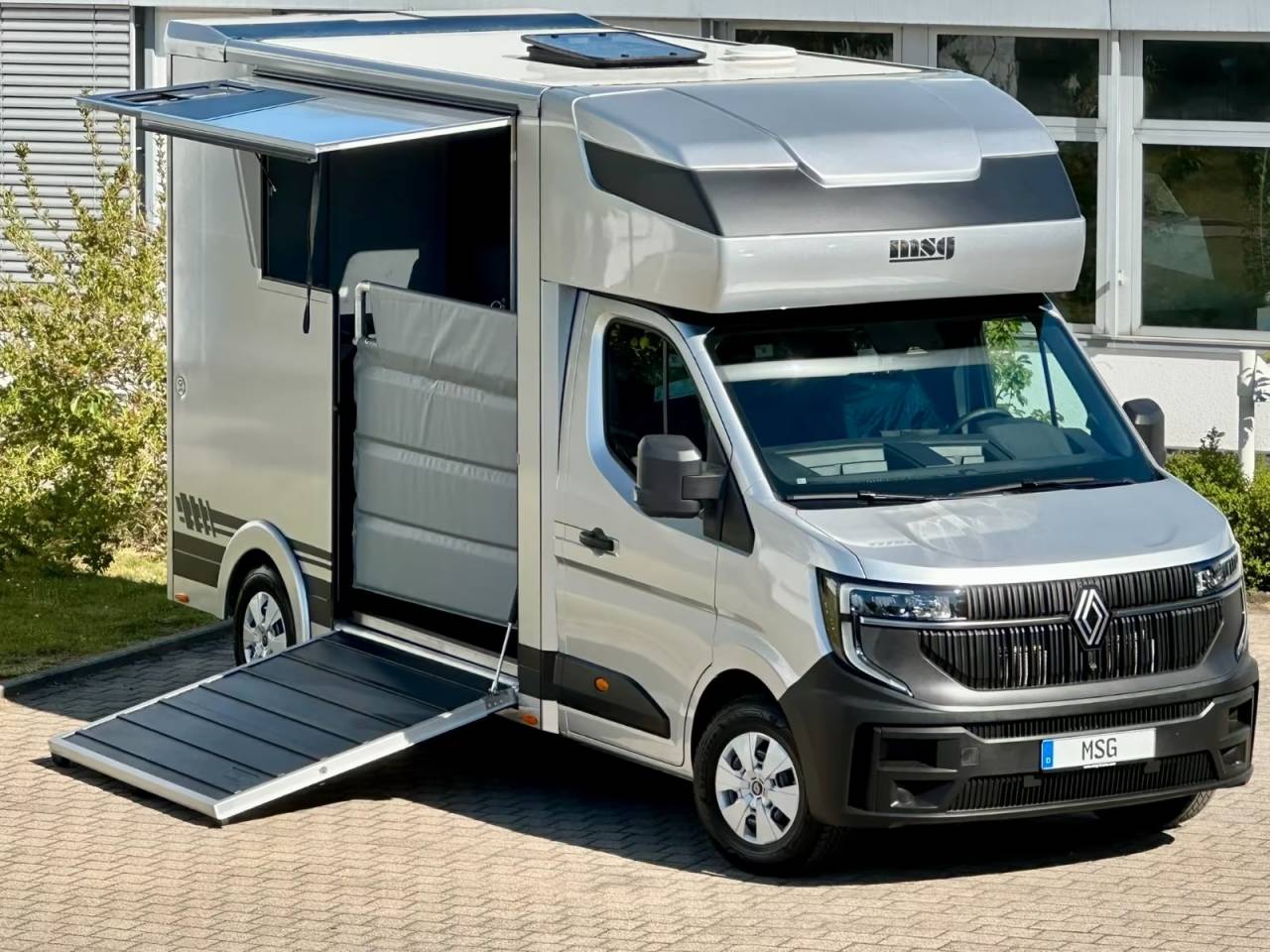 Furgoneta para caballos Renault RENAULT MASTER 170 MSG STALLION LIGHT AUTOMATIQUE 2026 Nuevo