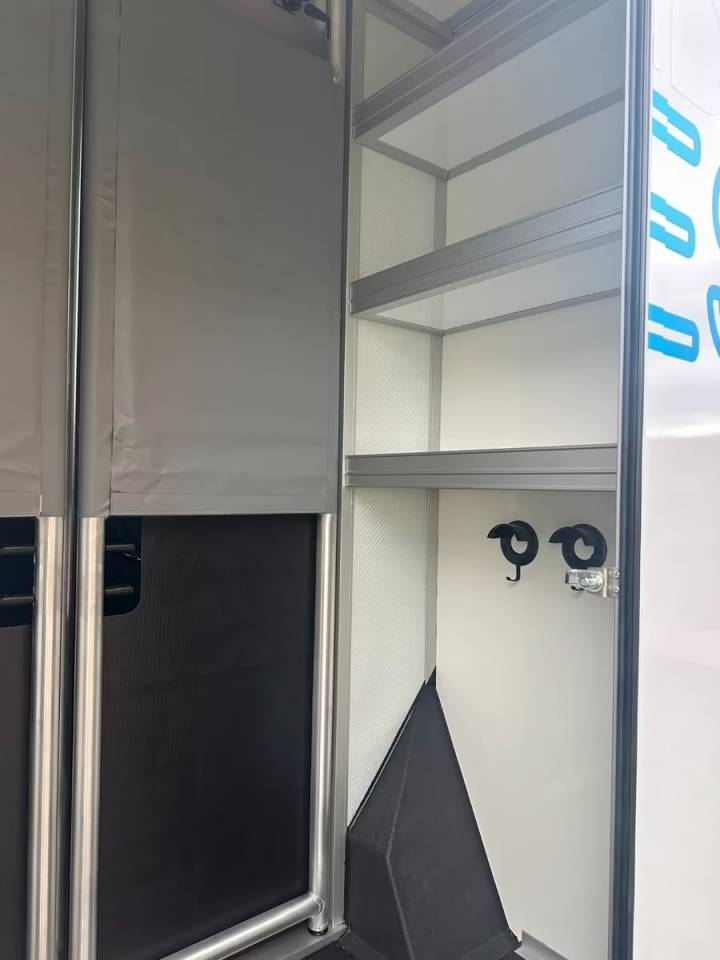 Furgoneta para caballos Renault RENAULT MASTER 170 MSG STALLION LIGHT AUTOMATIQUE 2026 Nuevo