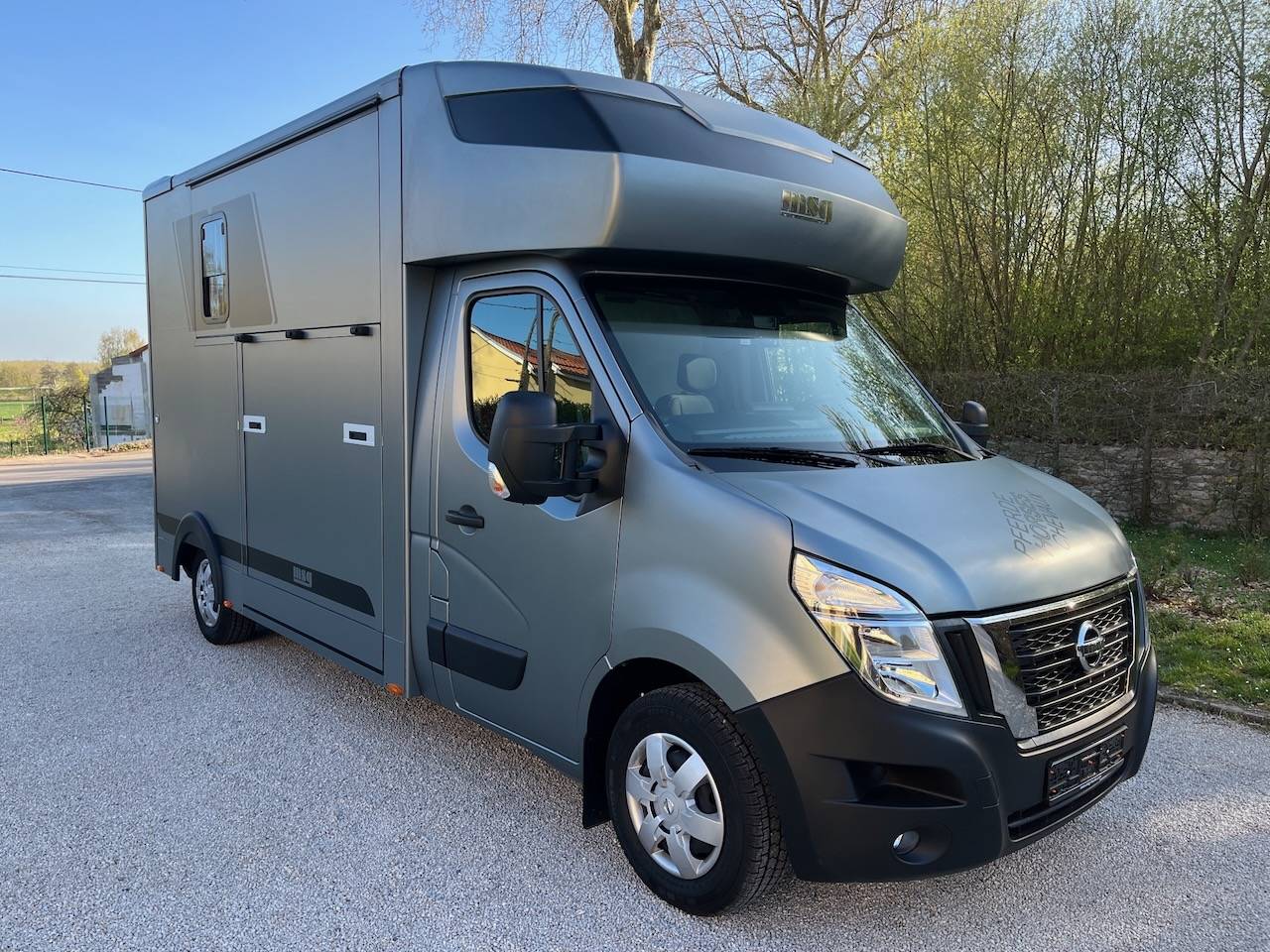 Furgoneta para caballos Nissan NISSAN INTERSTAR DCI 165 MSG STALLION LIGHT 2026 De segunda mano
