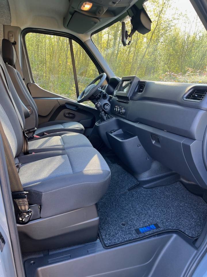 Furgoneta para caballos Nissan NISSAN INTERSTAR DCI 165 MSG STALLION LIGHT 2026 De segunda mano