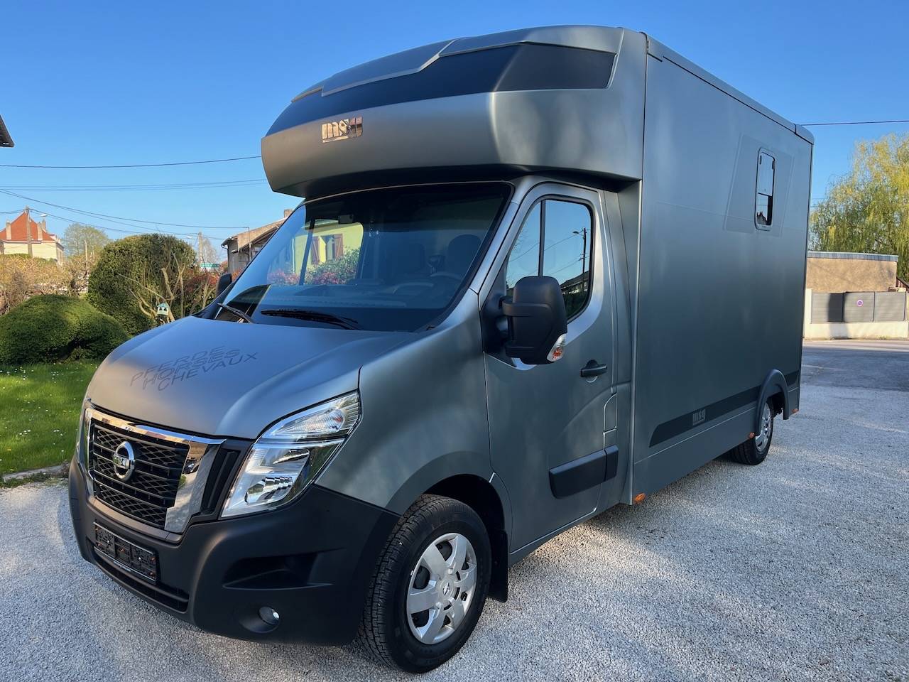 Furgoneta para caballos Nissan NISSAN INTERSTAR DCI 165 MSG STALLION LIGHT 2026 De segunda mano