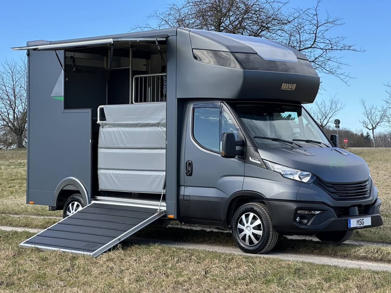 Furgoneta para caballos Iveco IVECO DAILY 35-210 HI-MATIC MSG STALLION LIGHT 2026 Nuevo