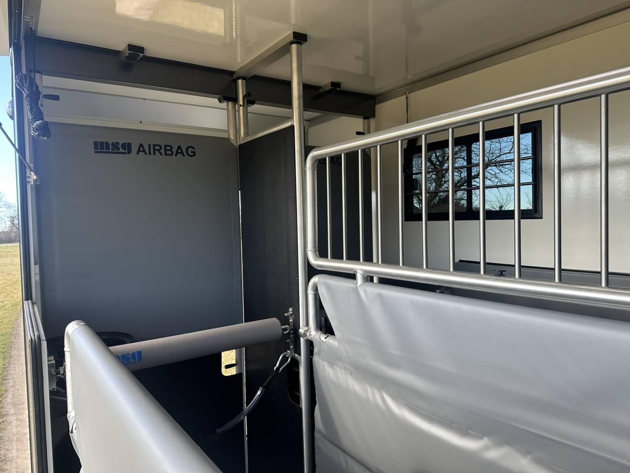 Furgoneta para caballos Iveco IVECO DAILY 35-210 HI-MATIC MSG STALLION LIGHT 2026 Nuevo