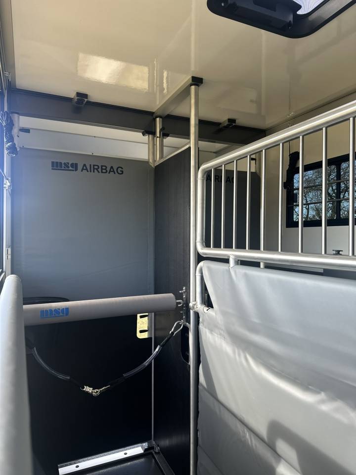 Furgoneta para caballos Iveco IVECO DAILY 35-210 HI-MATIC MSG STALLION LIGHT 2026 Nuevo