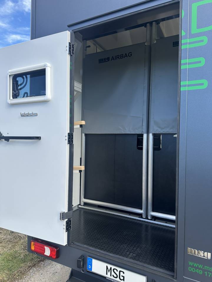 Furgoneta para caballos Iveco IVECO DAILY 35-210 HI-MATIC MSG STALLION LIGHT 2026 Nuevo