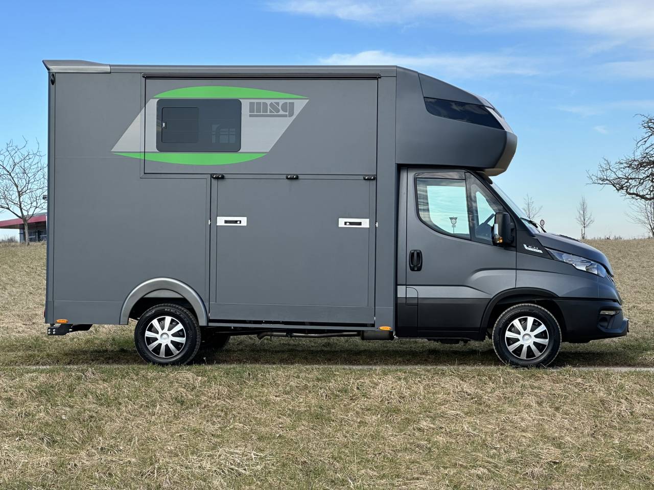 Furgoneta para caballos Iveco IVECO DAILY 35-210 HI-MATIC MSG STALLION LIGHT 2026 Nuevo