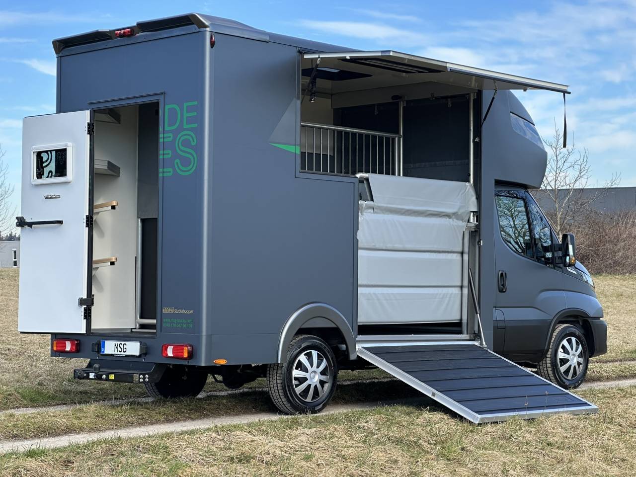 Furgoneta para caballos Iveco IVECO DAILY 35-210 HI-MATIC MSG STALLION LIGHT 2026 Nuevo