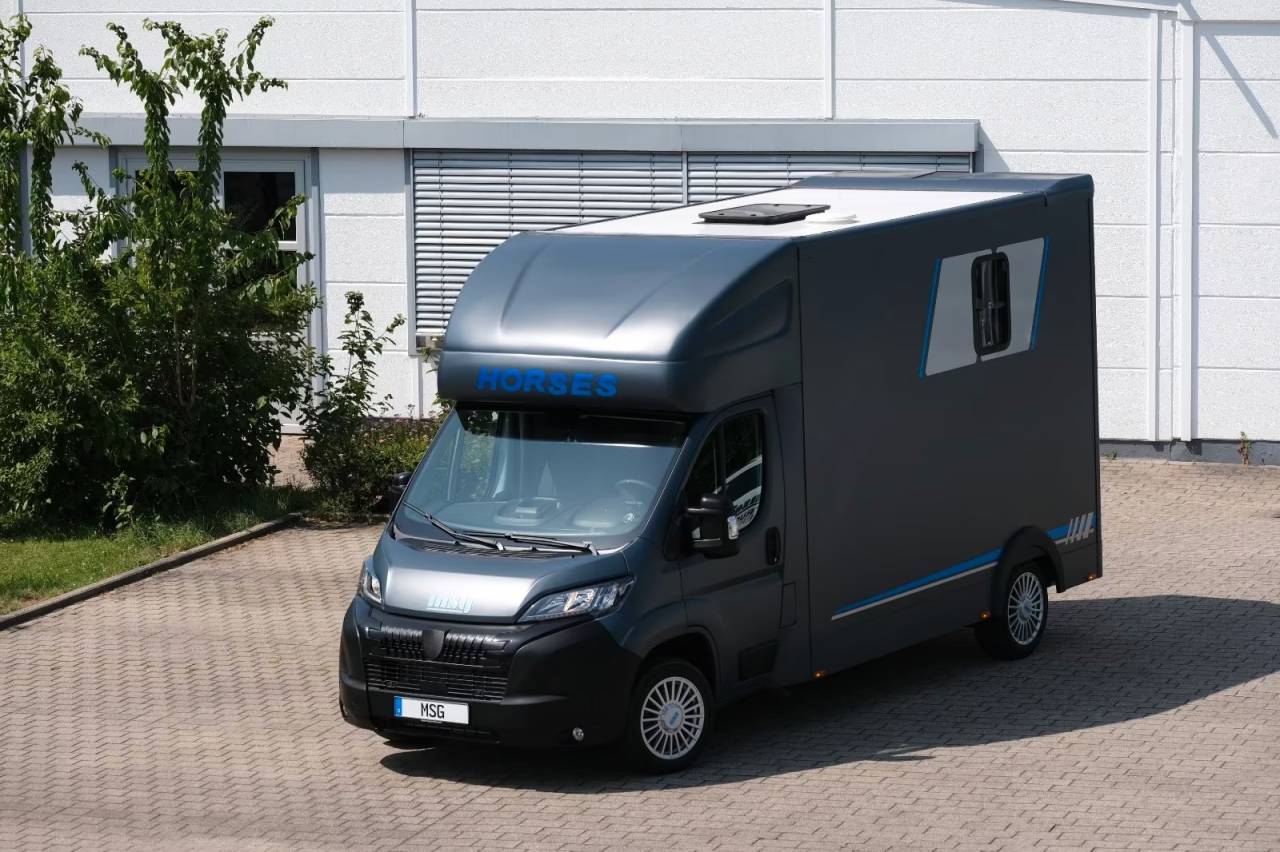 Furgoneta para caballos Peugeot PEUGEOT BOXER 165 MSG STALLION LIGHT NOUVEAU MODEL 2026 Nuevo