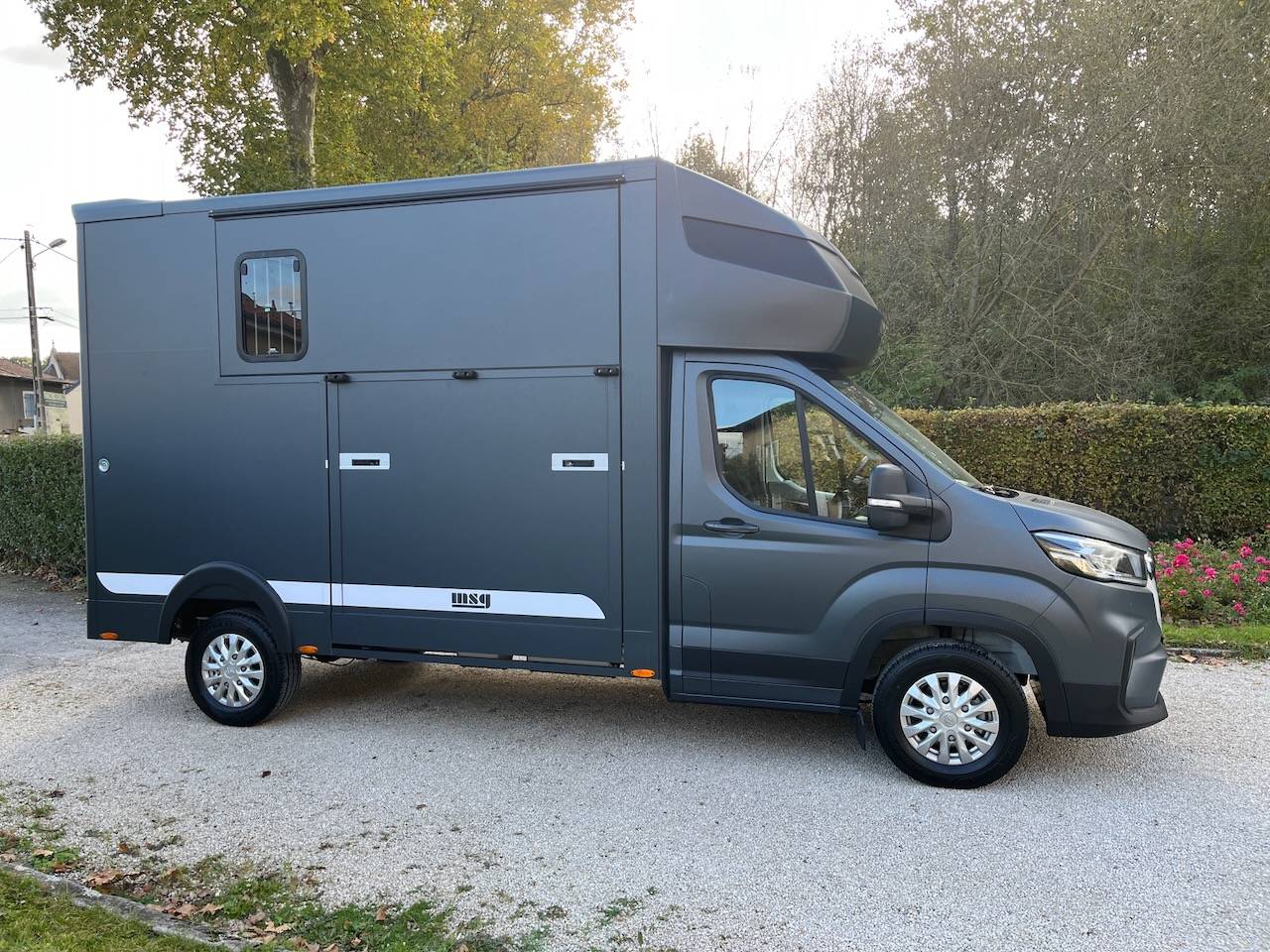 Furgoneta para caballos Otra marca MAXUS DELIVER 9 LUXURY MSG STALLION LIGHT 2025 De segunda mano
