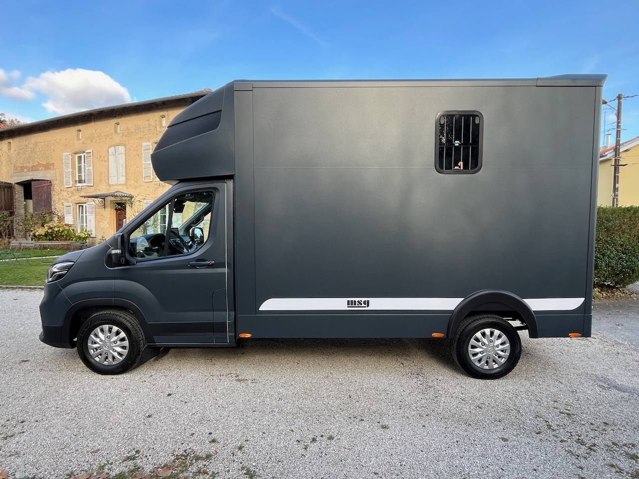 Furgoneta para caballos Otra marca MAXUS DELIVER 9 LUXURY MSG STALLION LIGHT 2025 De segunda mano