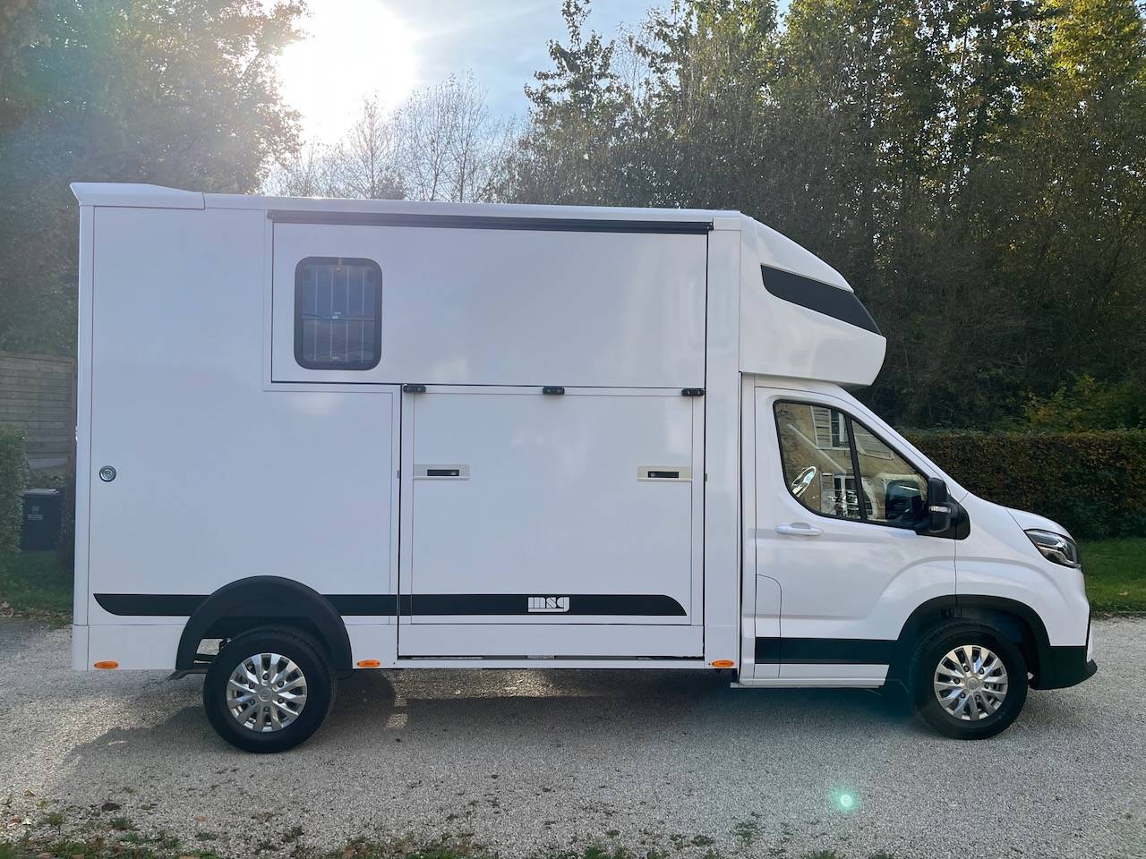 Furgoneta para caballos Otra marca MAXUS DELIVER 9 LUXURY MSG STALLION LIGHT 2025 De segunda mano