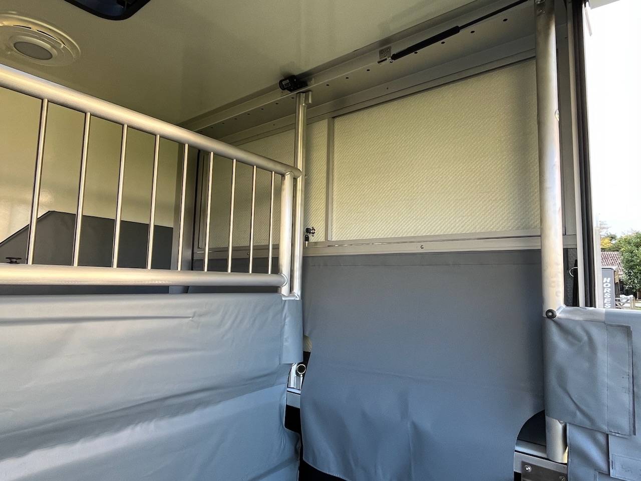Furgoneta para caballos Otra marca MAXUS DELIVER 9 LUXURY MSG STALLION LIGHT 2025 De segunda mano