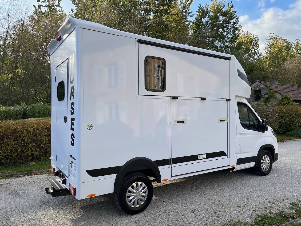 Furgoneta para caballos Otra marca MAXUS DELIVER 9 LUXURY MSG STALLION LIGHT 2025 De segunda mano