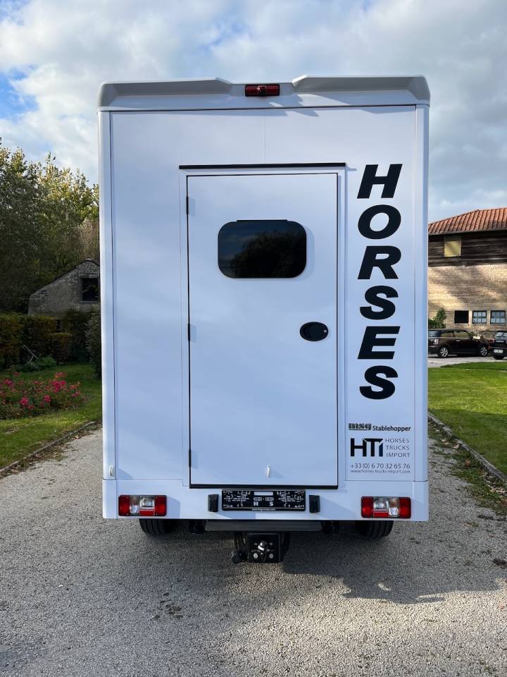 Furgoneta para caballos Otra marca MAXUS DELIVER 9 LUXURY MSG STALLION LIGHT 2025 De segunda mano