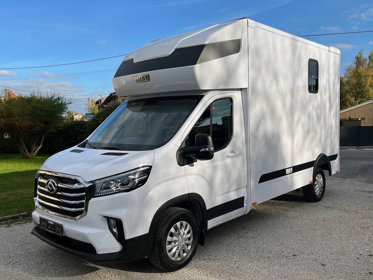 Furgoneta para caballos Otra marca MAXUS DELIVER 9 LUXURY MSG STALLION LIGHT 2025 De segunda mano