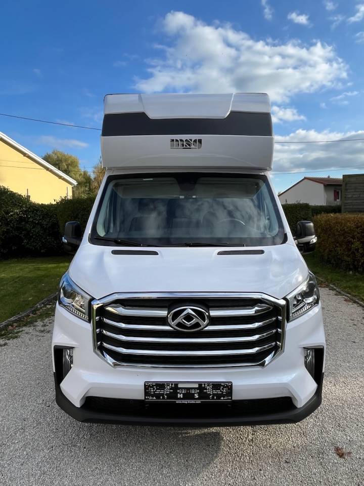 Furgoneta para caballos Otra marca MAXUS DELIVER 9 LUXURY MSG STALLION LIGHT 2025 De segunda mano