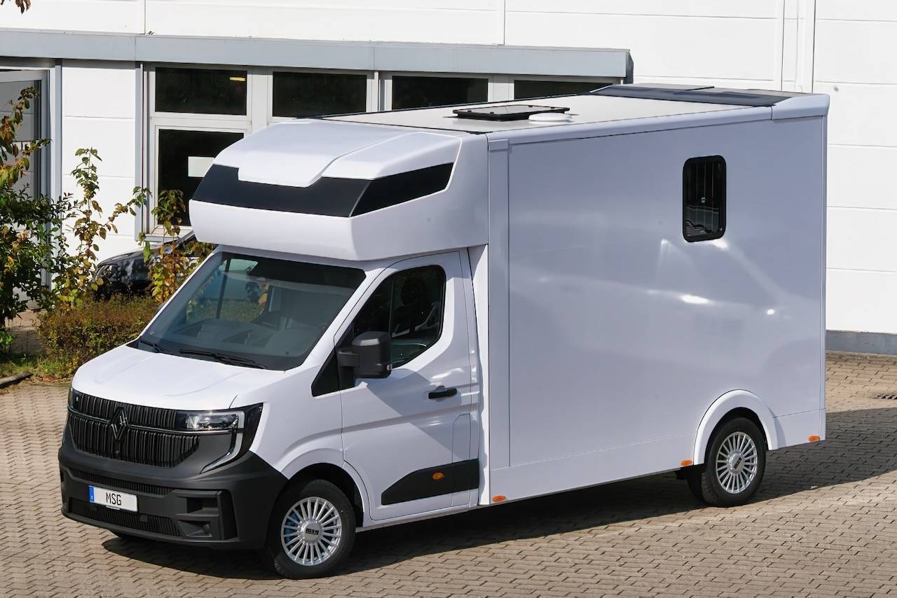Furgoneta para caballos Renault RENAULT MASTER 170 MSG STALLION LIGHT AUTOMATIQUE 2026 Nuevo