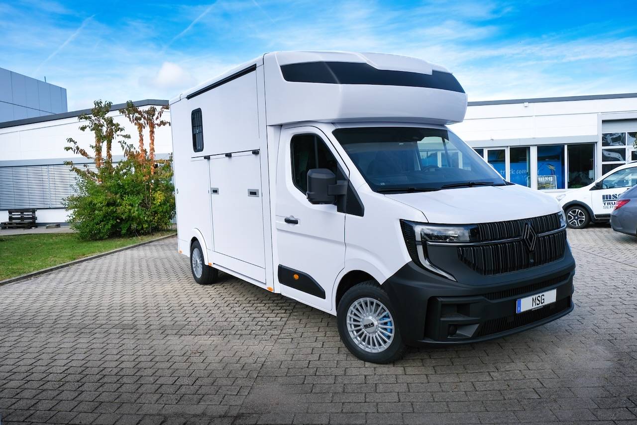 Furgoneta para caballos Renault RENAULT MASTER 170 MSG STALLION LIGHT AUTOMATIQUE 2026 Nuevo