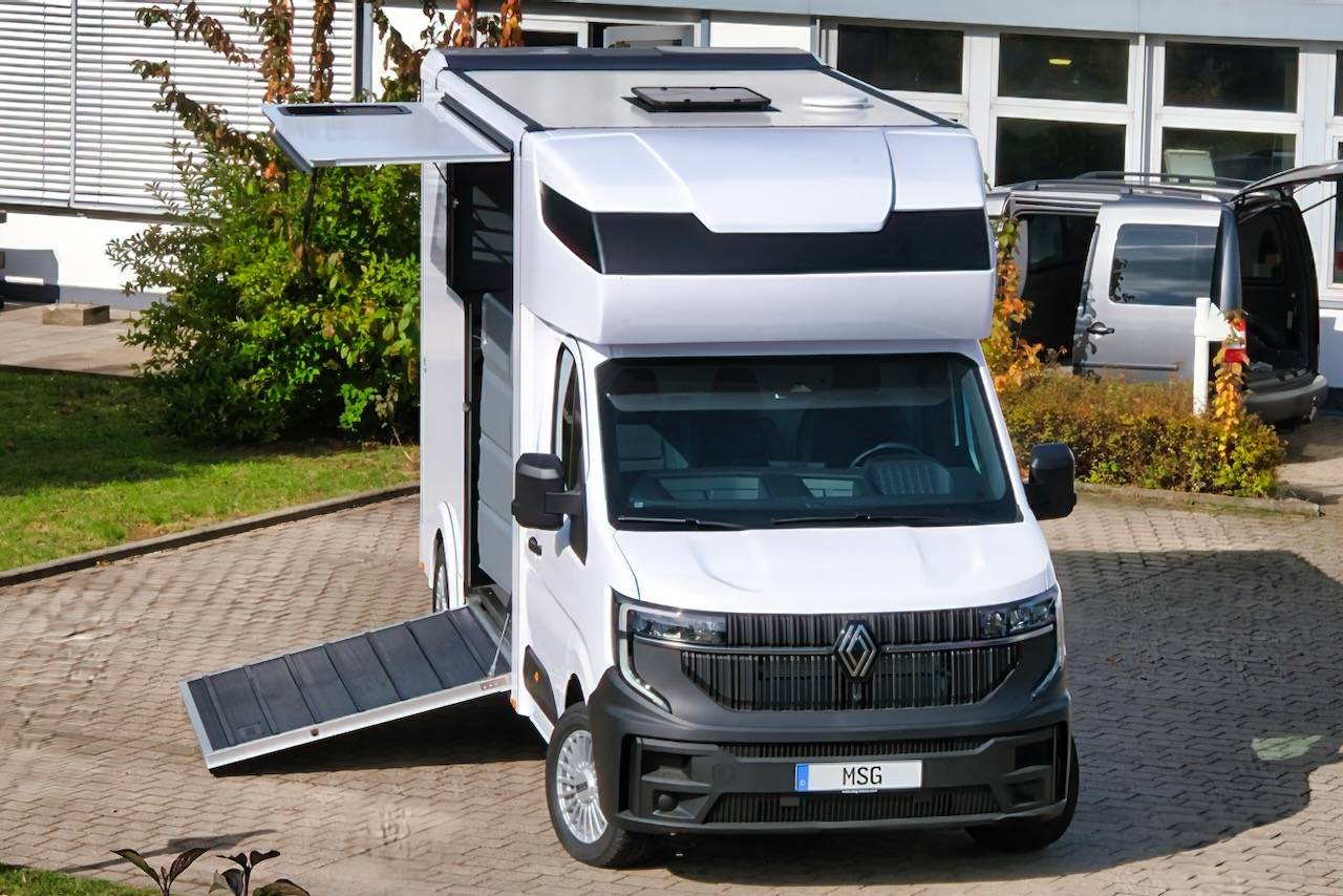 Furgoneta para caballos Renault RENAULT MASTER 170 MSG STALLION LIGHT AUTOMATIQUE 2026 Nuevo