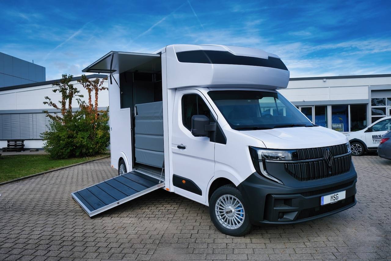 Furgoneta para caballos Renault RENAULT MASTER 170 MSG STALLION LIGHT AUTOMATIQUE 2026 Nuevo