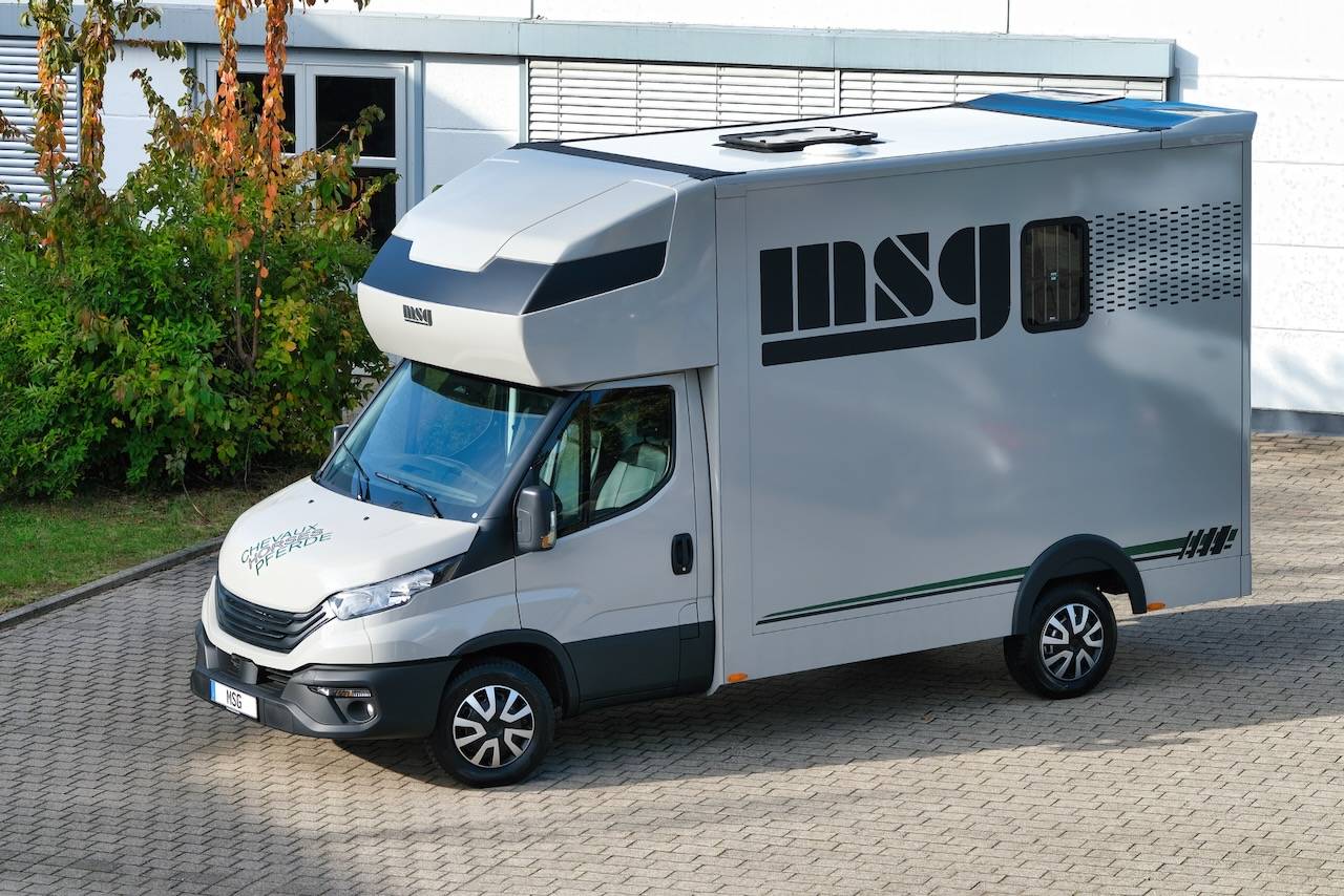 Furgoneta para caballos Iveco IVECO DAILY 35S210 HI-MATIC MSG STALLION LIGHT 2026 Nuevo
