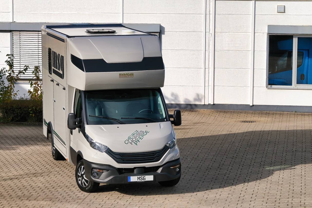 Furgoneta para caballos Iveco IVECO DAILY 35S210 HI-MATIC MSG STALLION LIGHT 2026 Nuevo