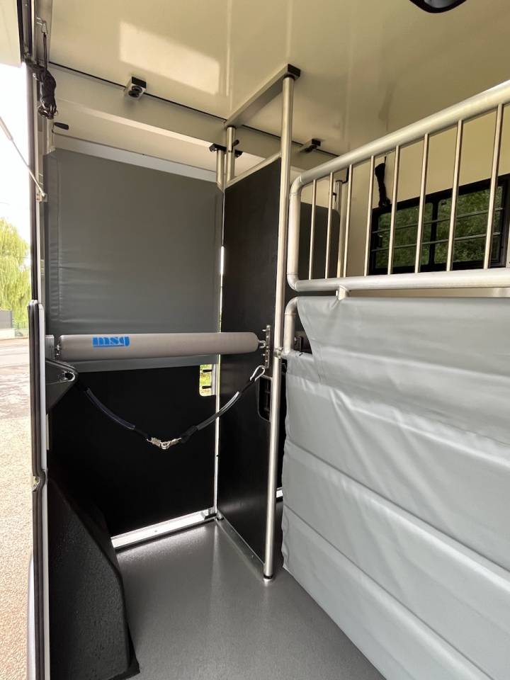 Furgoneta para caballos Iveco IVECO DAILY 35S210 HI-MATIC MSG STALLION LIGHT 2026 Nuevo